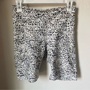White black and green print 5 inch bike shorts with side pockets